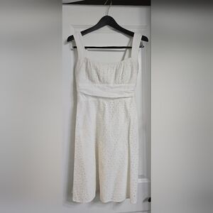 Elegant White Sleeveless Dress
